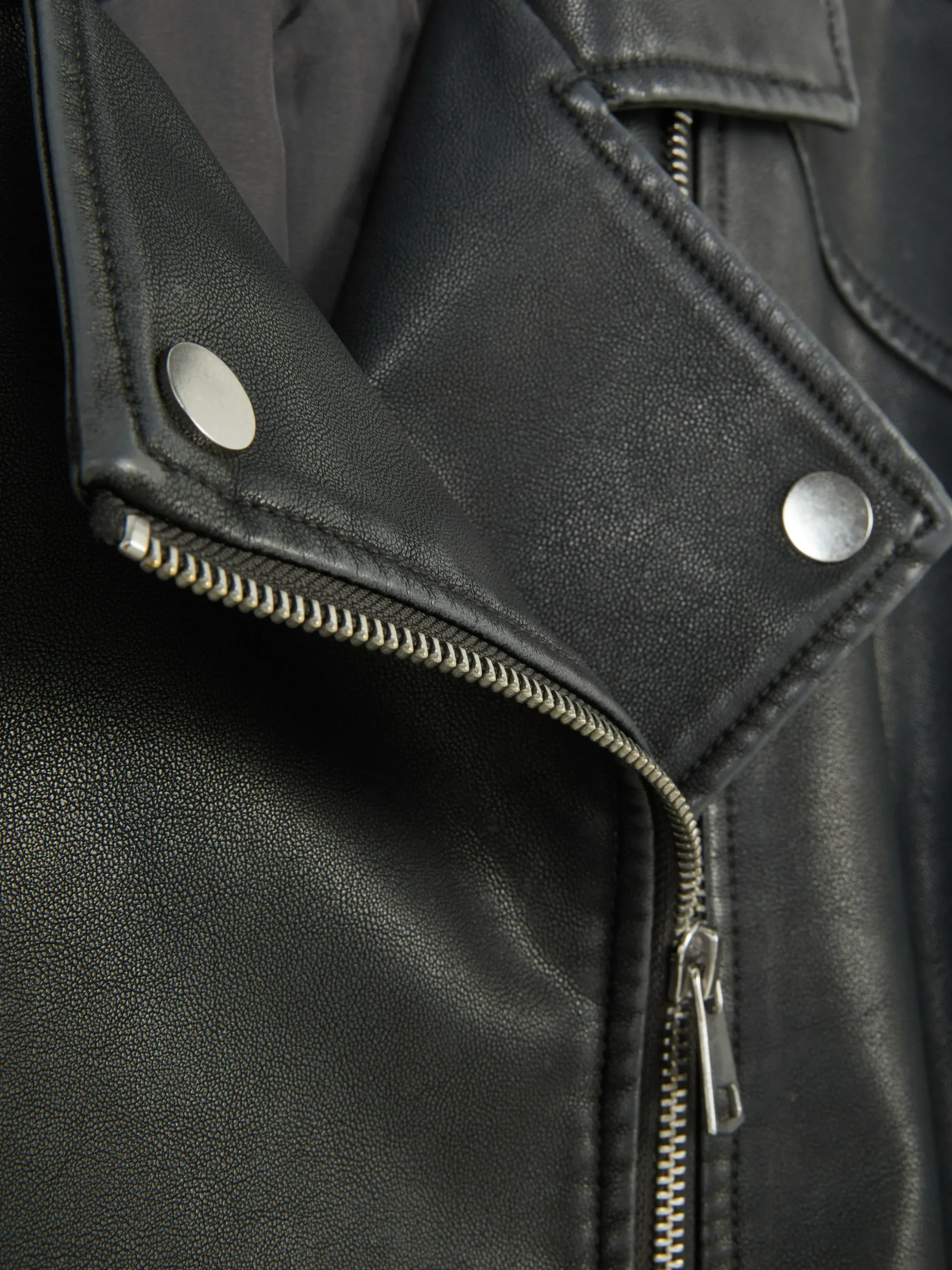 Bikerjack Van Imitatieleer Met Scheuren En Gaten