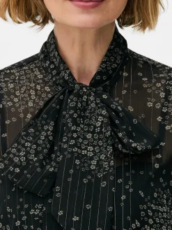 Blouse Met Knopen En Strikkraag