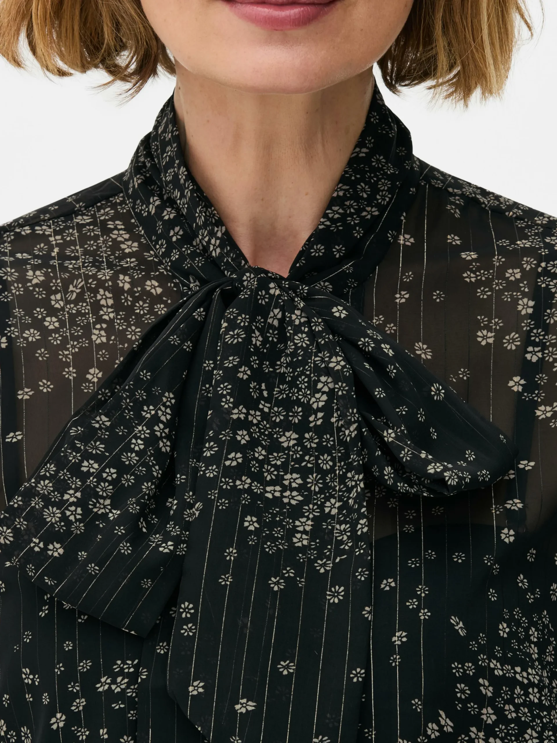 Blouse Met Knopen En Strikkraag