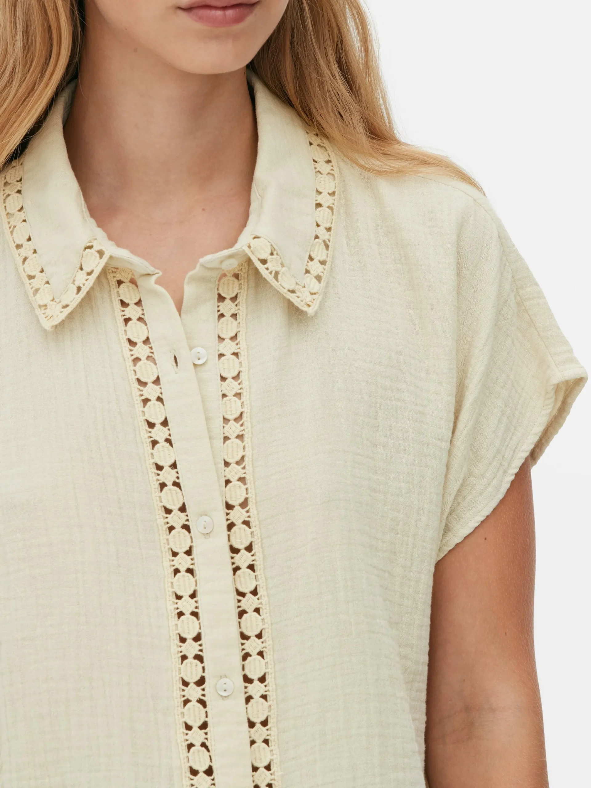 Blouse Met Korte Mouwen En Gehaakte Details