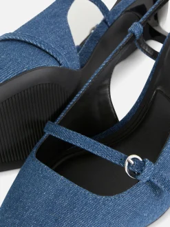 Denim Pumps Met Hakje En Gespriempje
