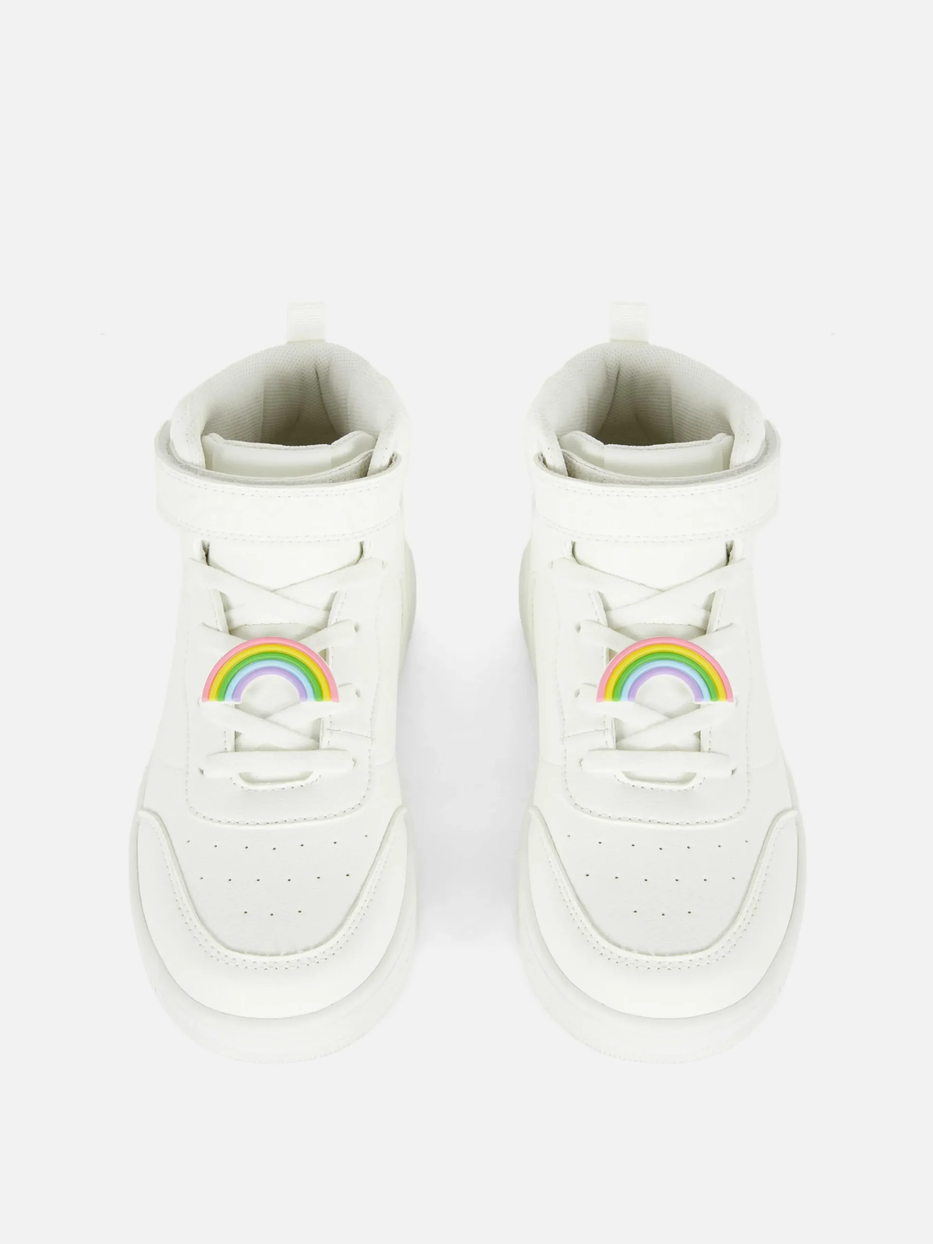 Hoge Sneakers Met Regenboogbedels