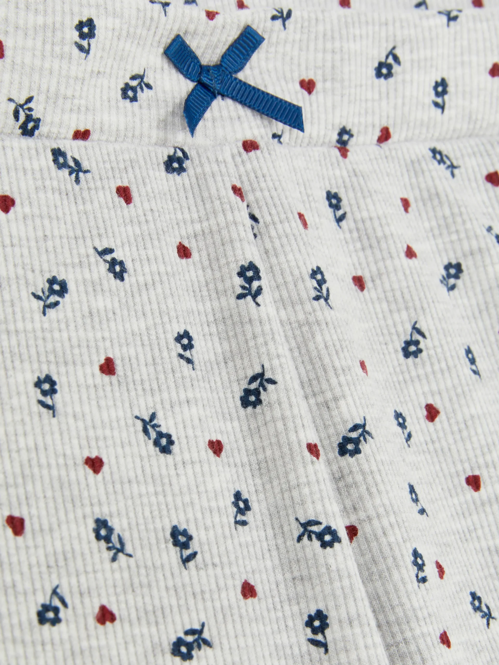 Korte Pyjamabroek Met Geschulpte Zoom En Bloemen
