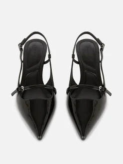 Lakleren Pumps Met Lage Hak En Gespriempje