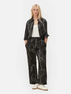 Matchende Satijnen Broek Met Bloemen
