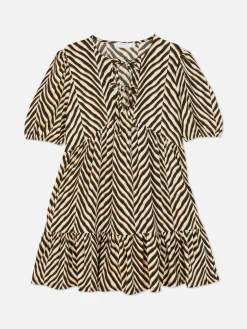 Mini-jurk Met Smokwerk Van Kreukelstof