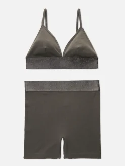 Naadloze Set Met Glanzende Short En Bralette