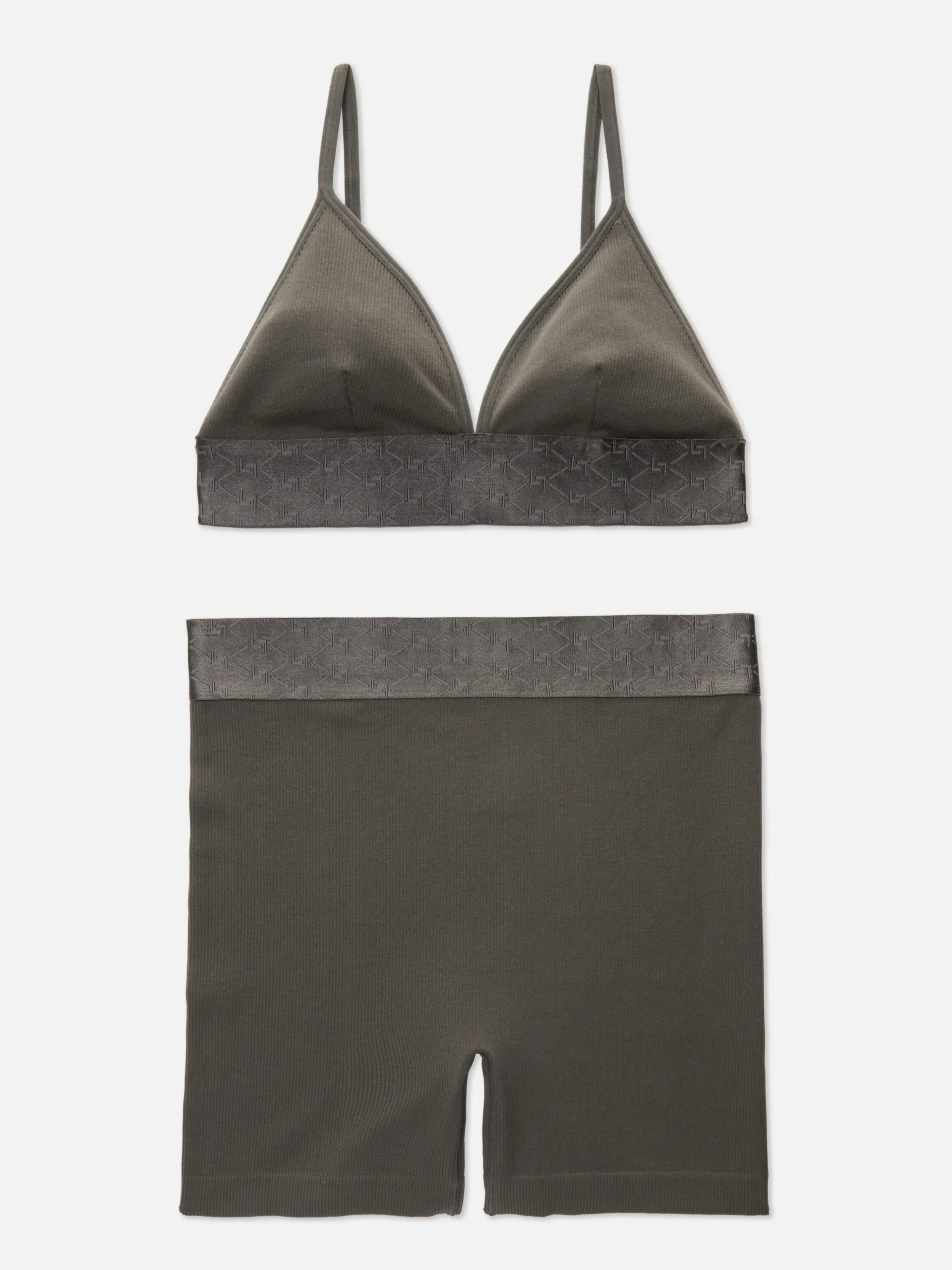Naadloze Set Met Glanzende Short En Bralette