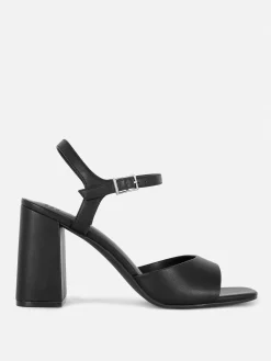 Pumps Met Brede Pasvorm, Blokhak En Bandjes