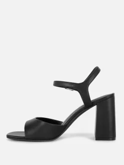 Pumps Met Brede Pasvorm, Blokhak En Bandjes