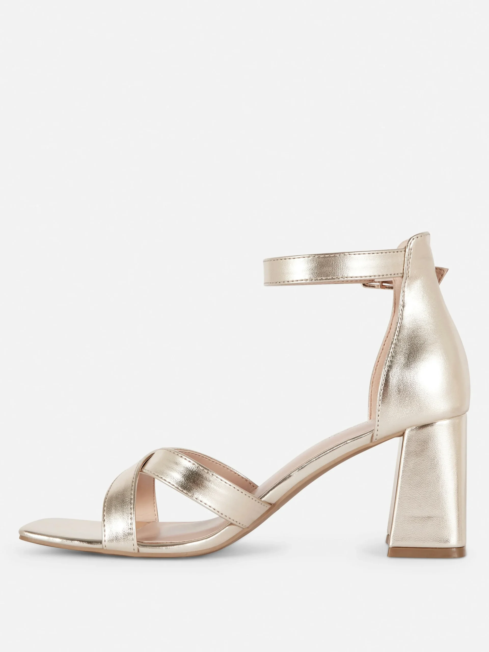Pumps Met Brede Pasvorm En Gekruiste Bandjes