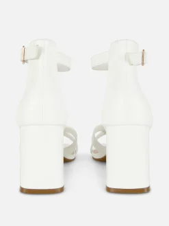 Pumps Met Brede Pasvorm En Gekruiste Bandjes