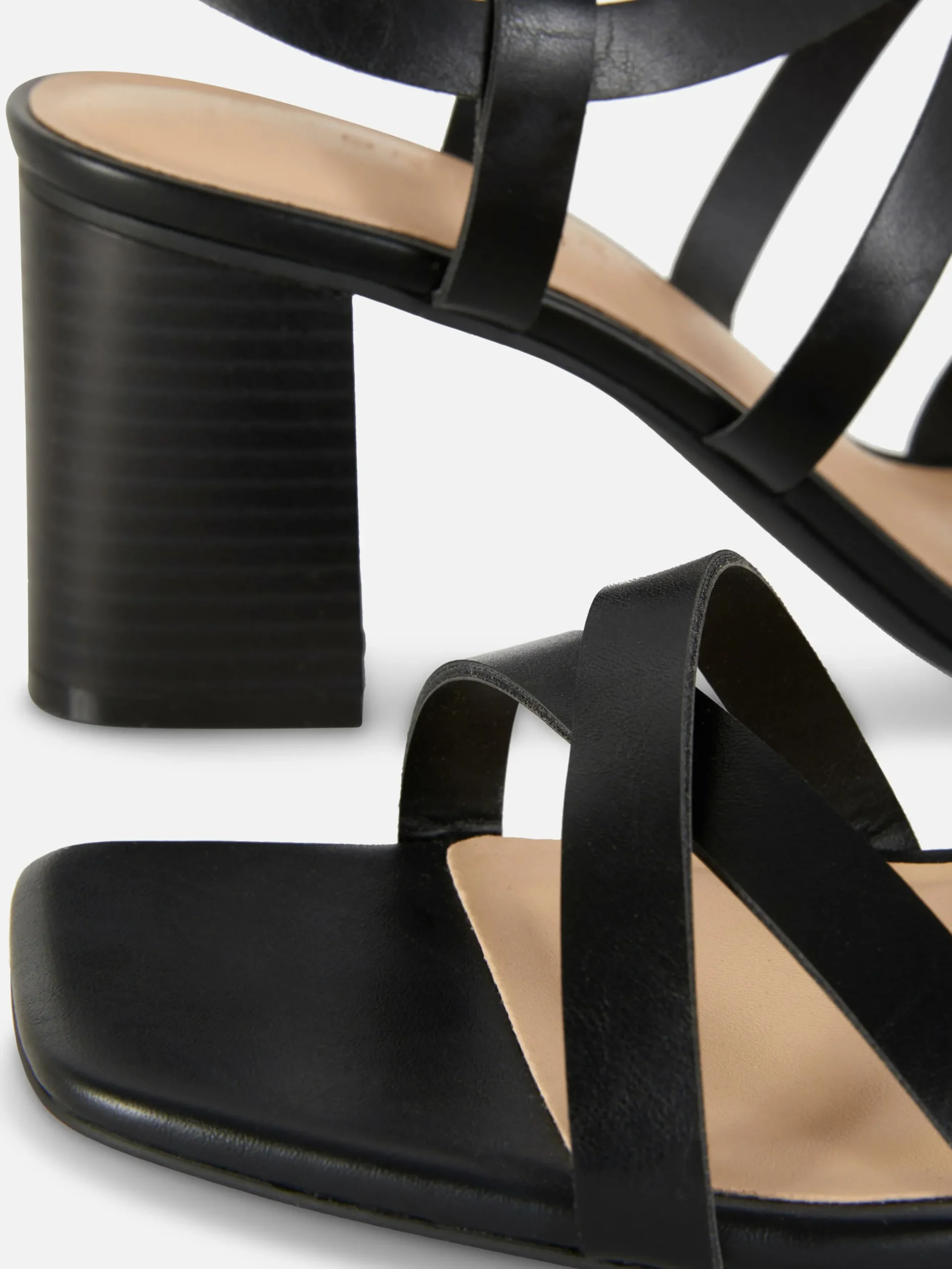 Sandalen Met Blokhak En Gekruiste Bandjes