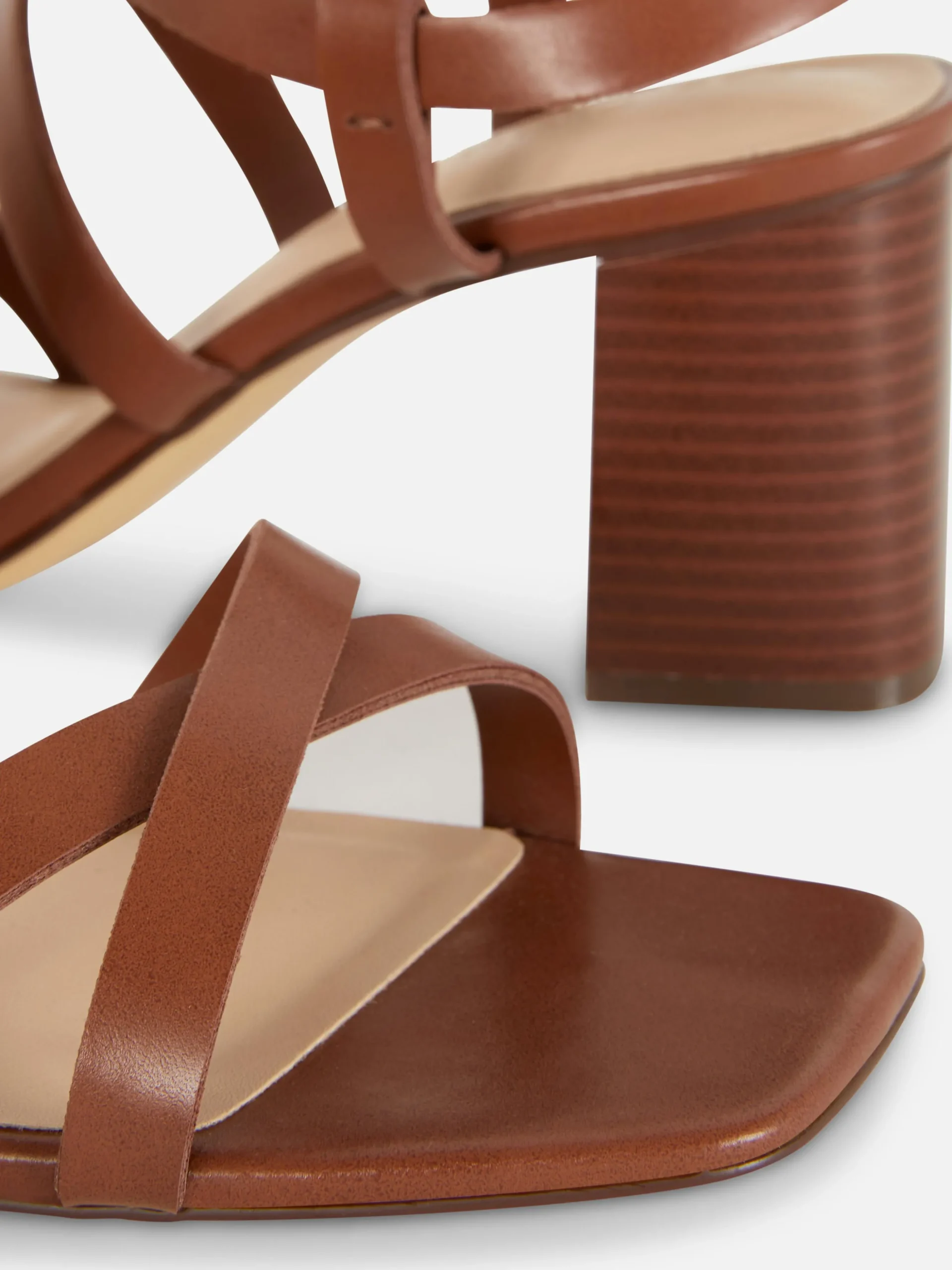 Sandalen Met Blokhak En Gekruiste Bandjes