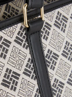 Shopper Met Monogram