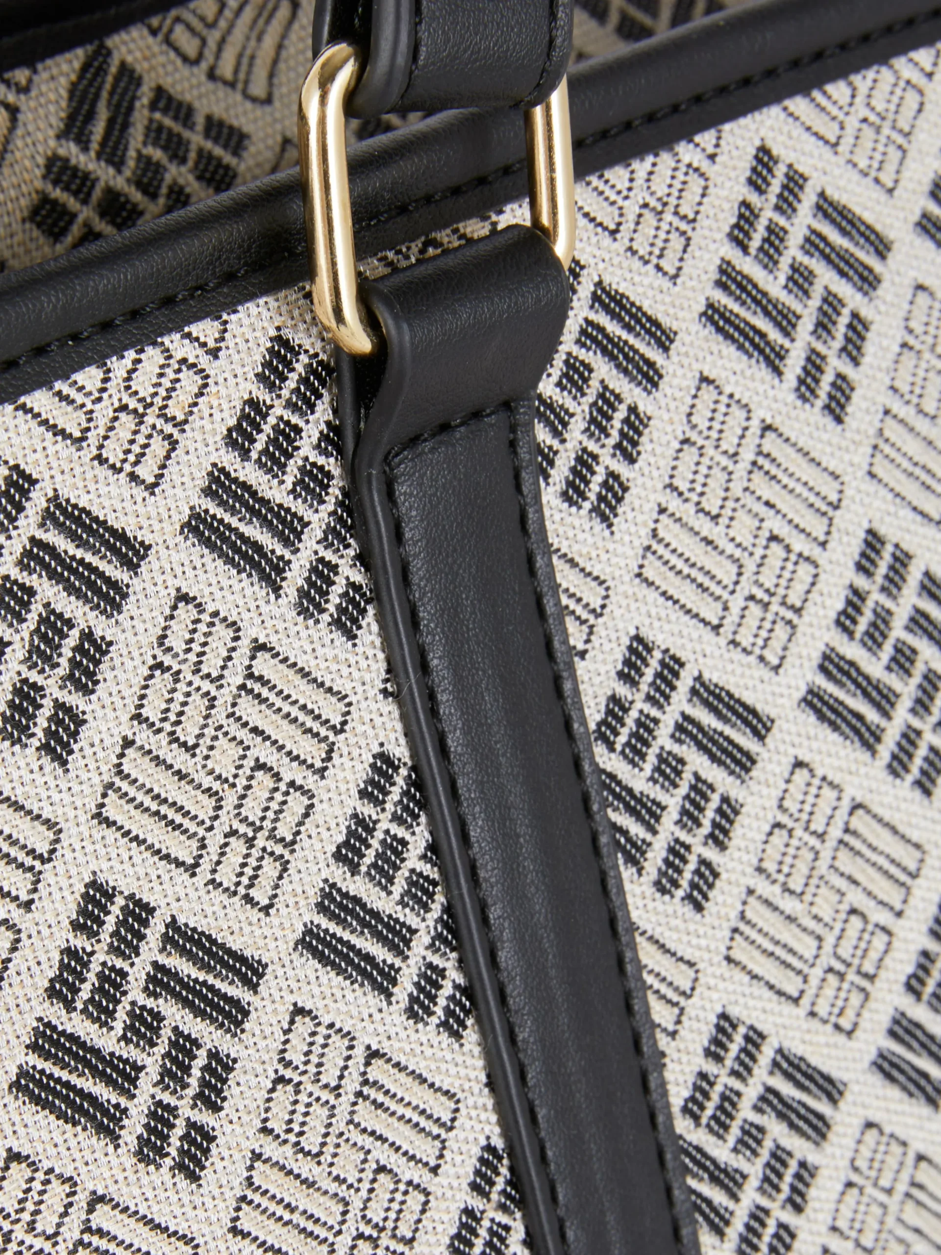 Shopper Met Monogram