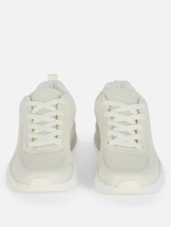 Sneakers Met Inzetstukken En Dikke Zool