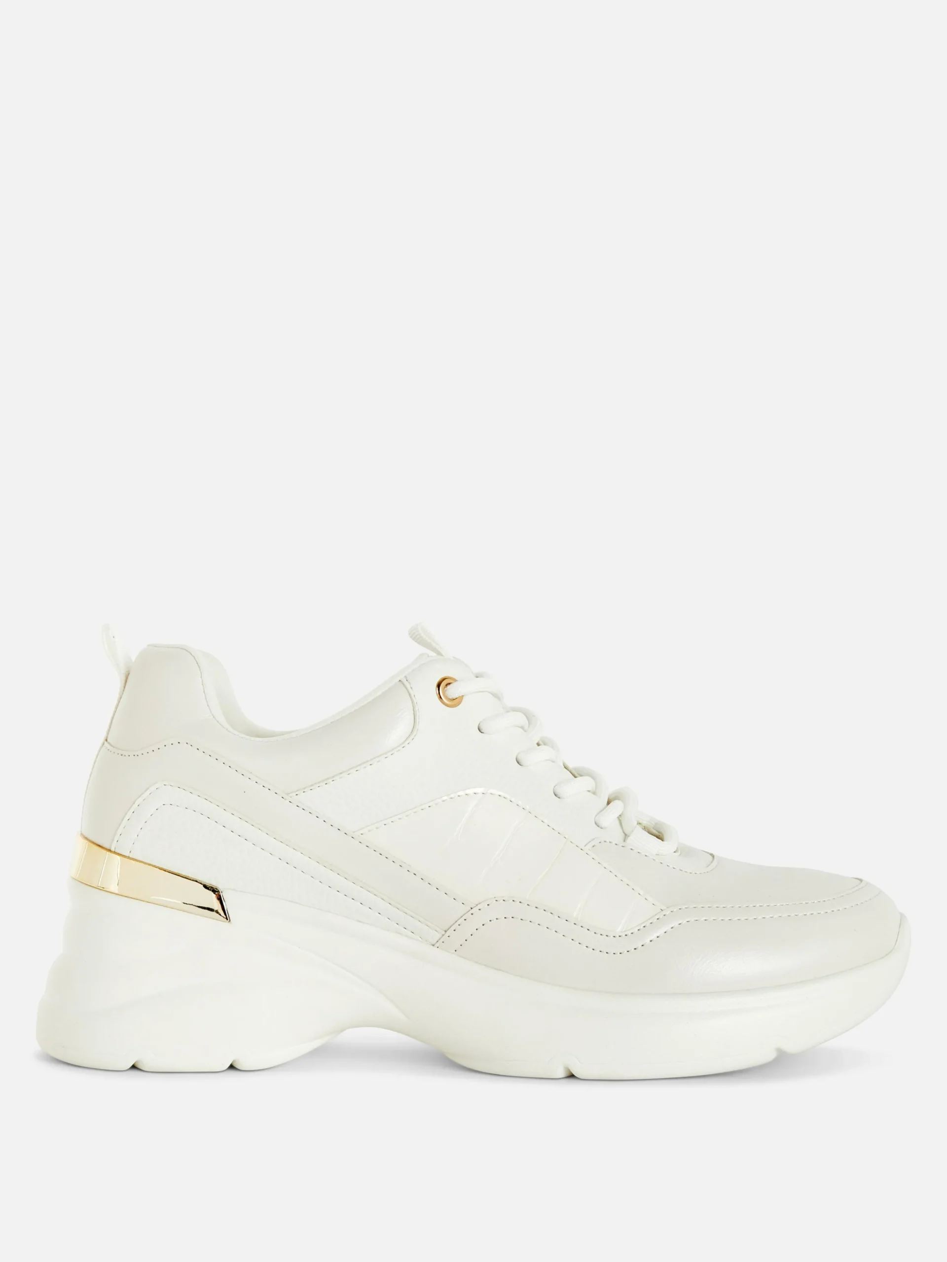 Sneakers Met Sleehak En Metalen Afwerking