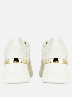 Sneakers Met Sleehak En Metalen Afwerking