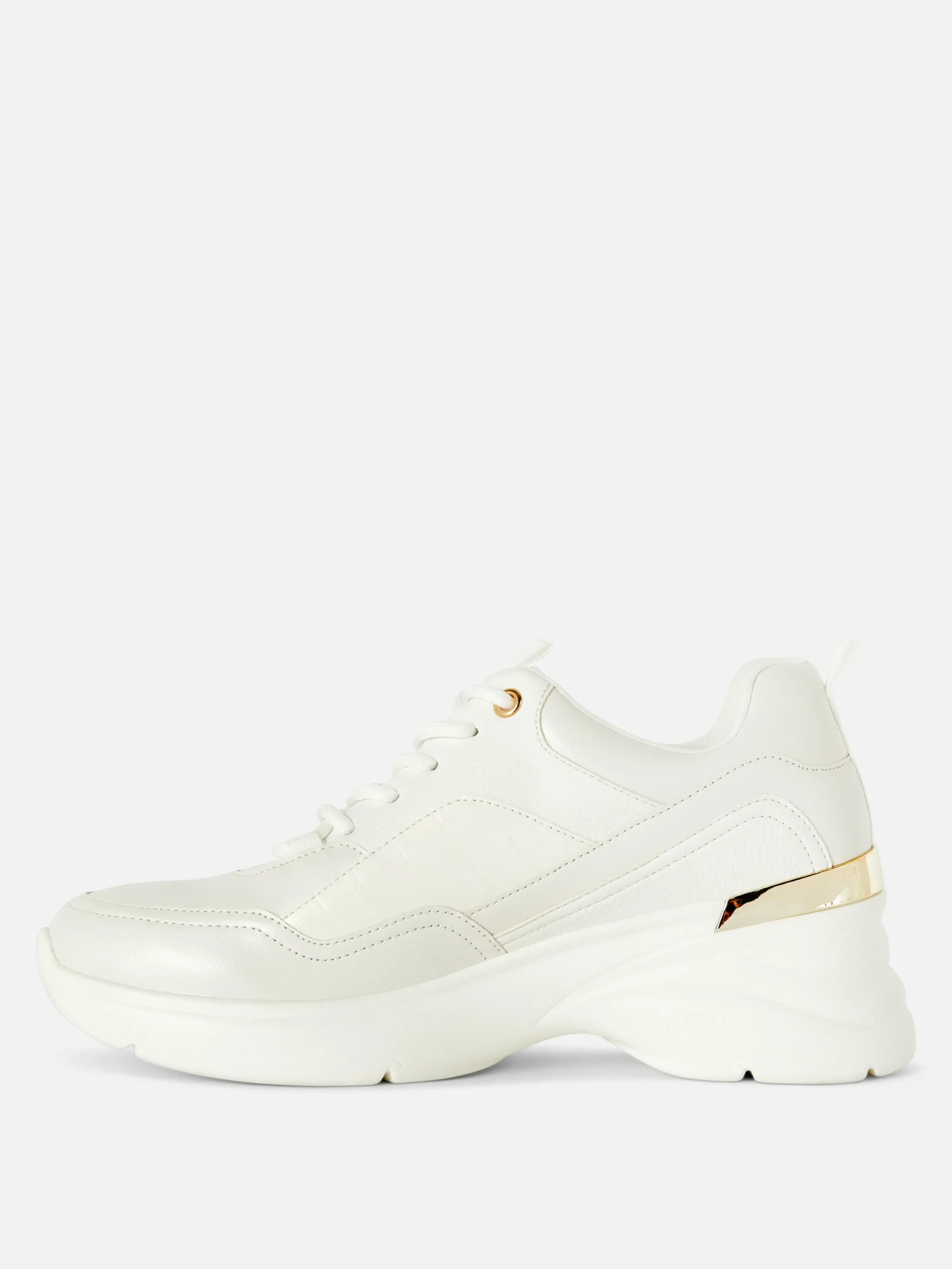 Sneakers Met Sleehak En Metalen Afwerking