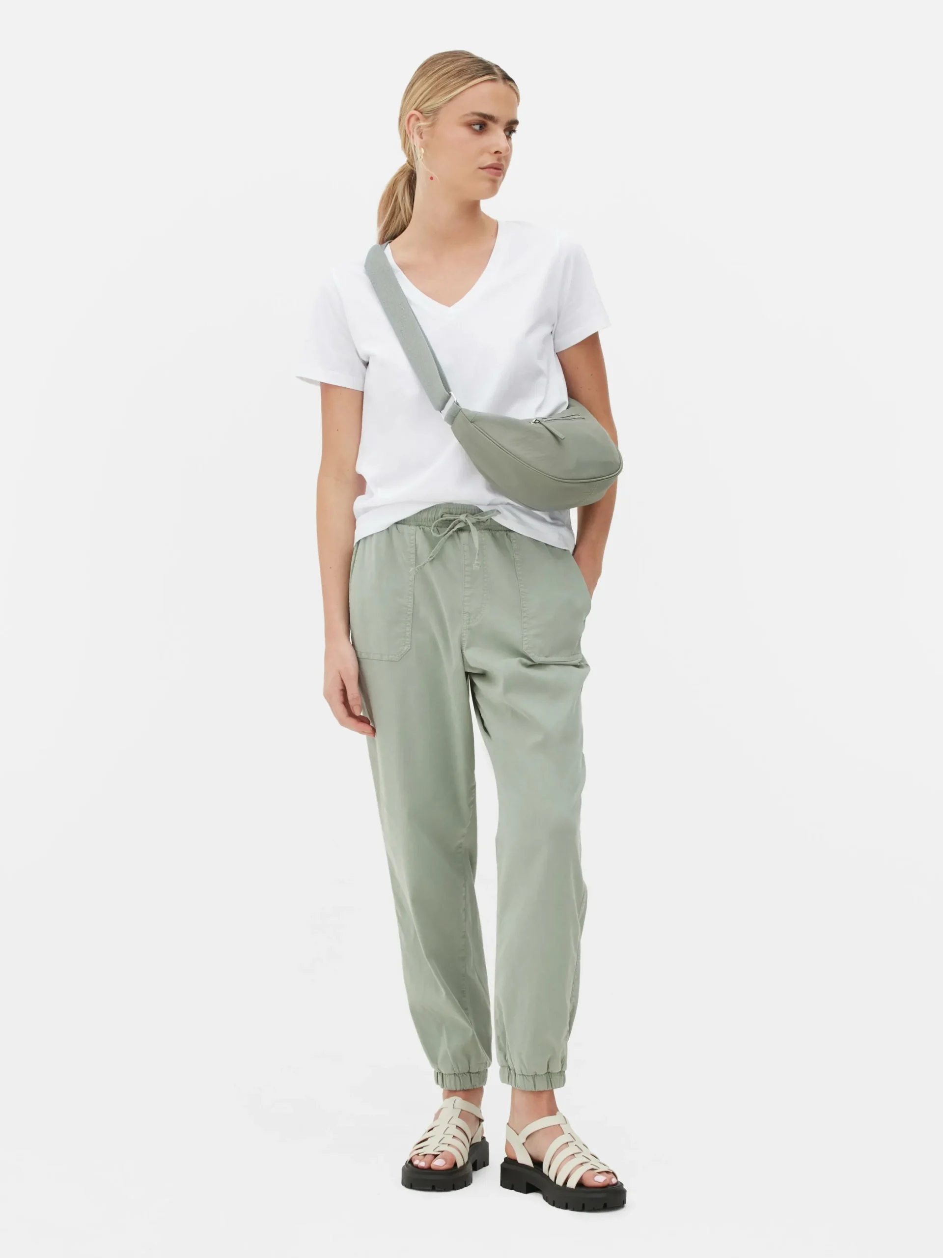 T-shirt Met V-hals En Korte Mouwen